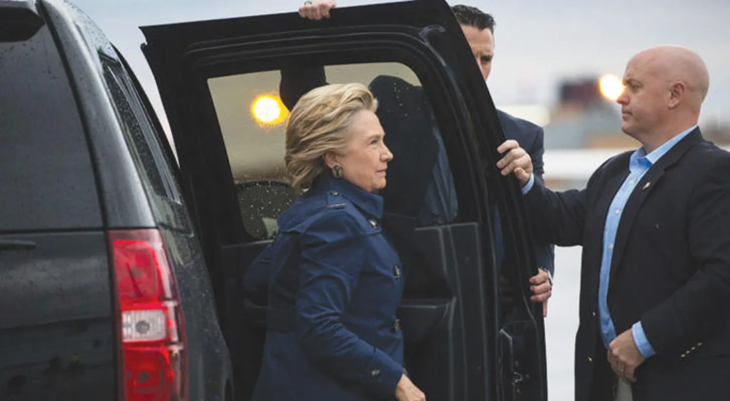 المرشحة الديمقراطية هيلاري كلينتون لدى وصولها كليفلاند الجمعة الماضي (نيويورك تايمز)