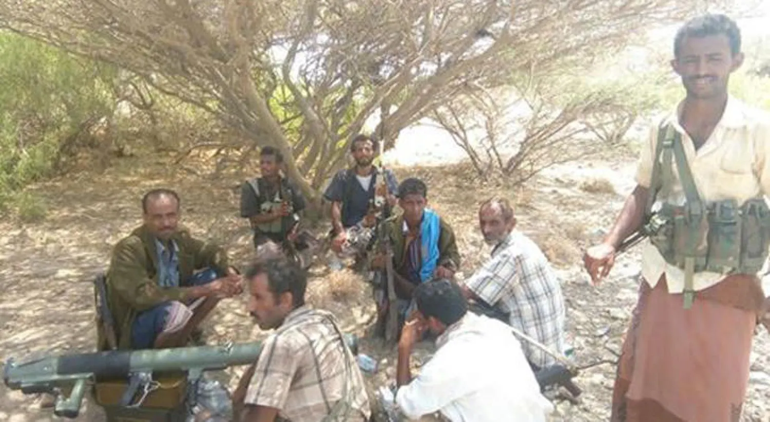 مقاتلون من مقاومة الصبيحة في مناطق كهبوب الاستراتيجية المطلة على باب المندب غرب لحج («الشرق الأوسط»)