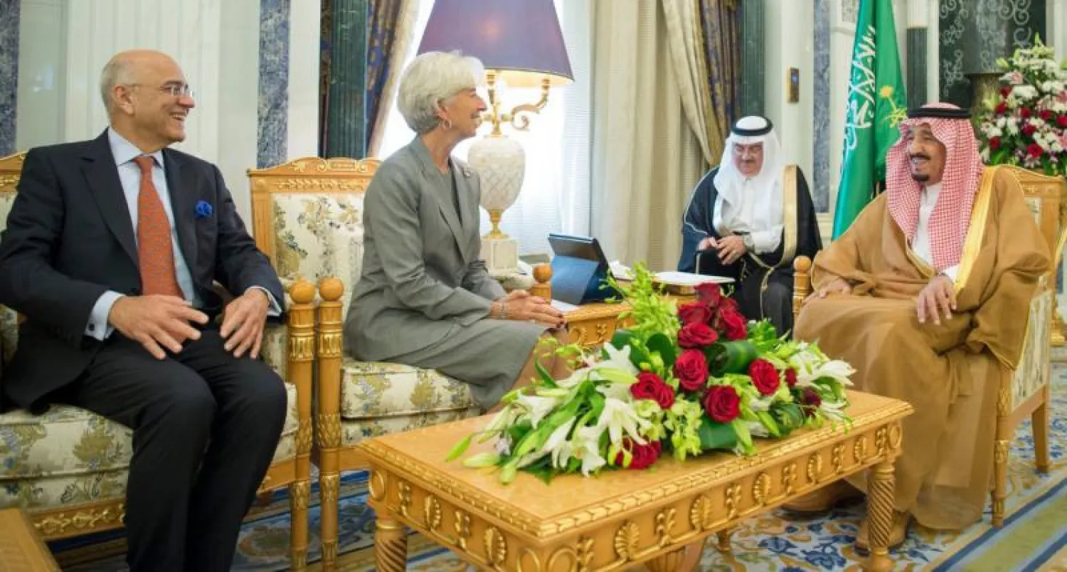 خادم الحرمين يستعرض مع كريستين لاجارد التعاون القائم بين السعودية وصندوق النقد