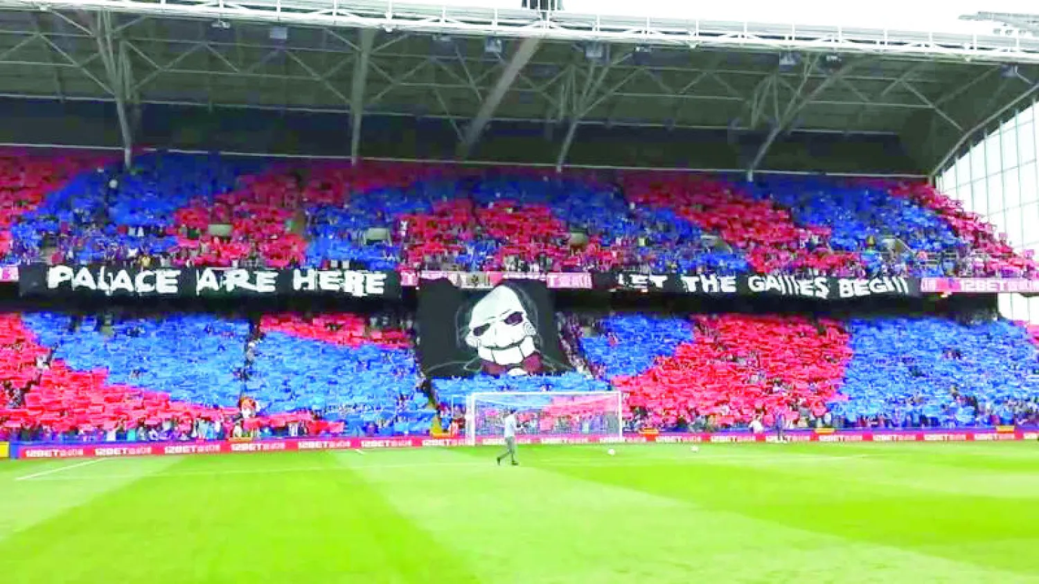 «هولمسديل فاناتيكس».. جماعة «ألتراس كريستال بالاس» التي جلبت الألوان الزاهية إلى الملعب لمؤازرة فريقها