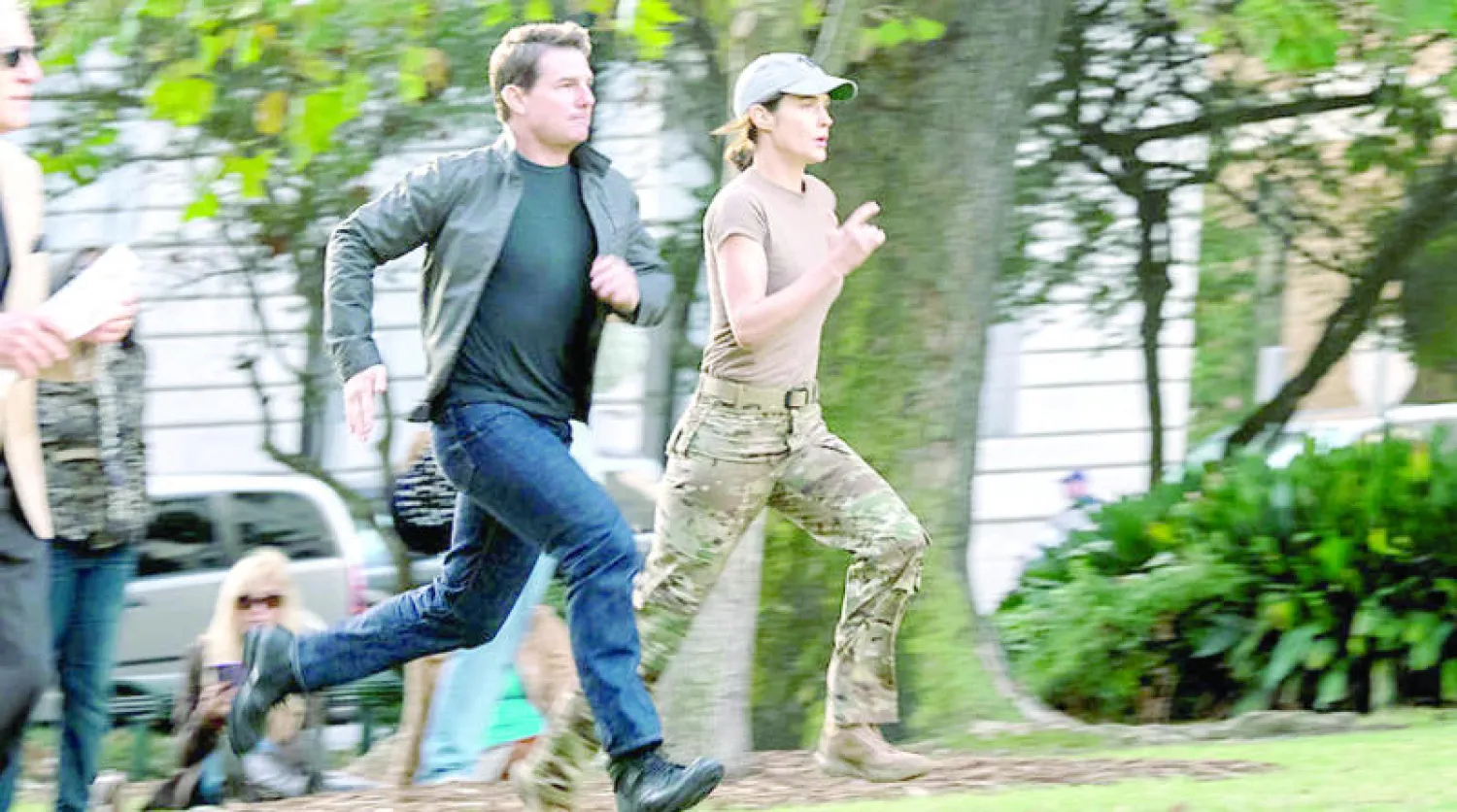 توم كروز وكوبي سملدرز في مشهد راكض