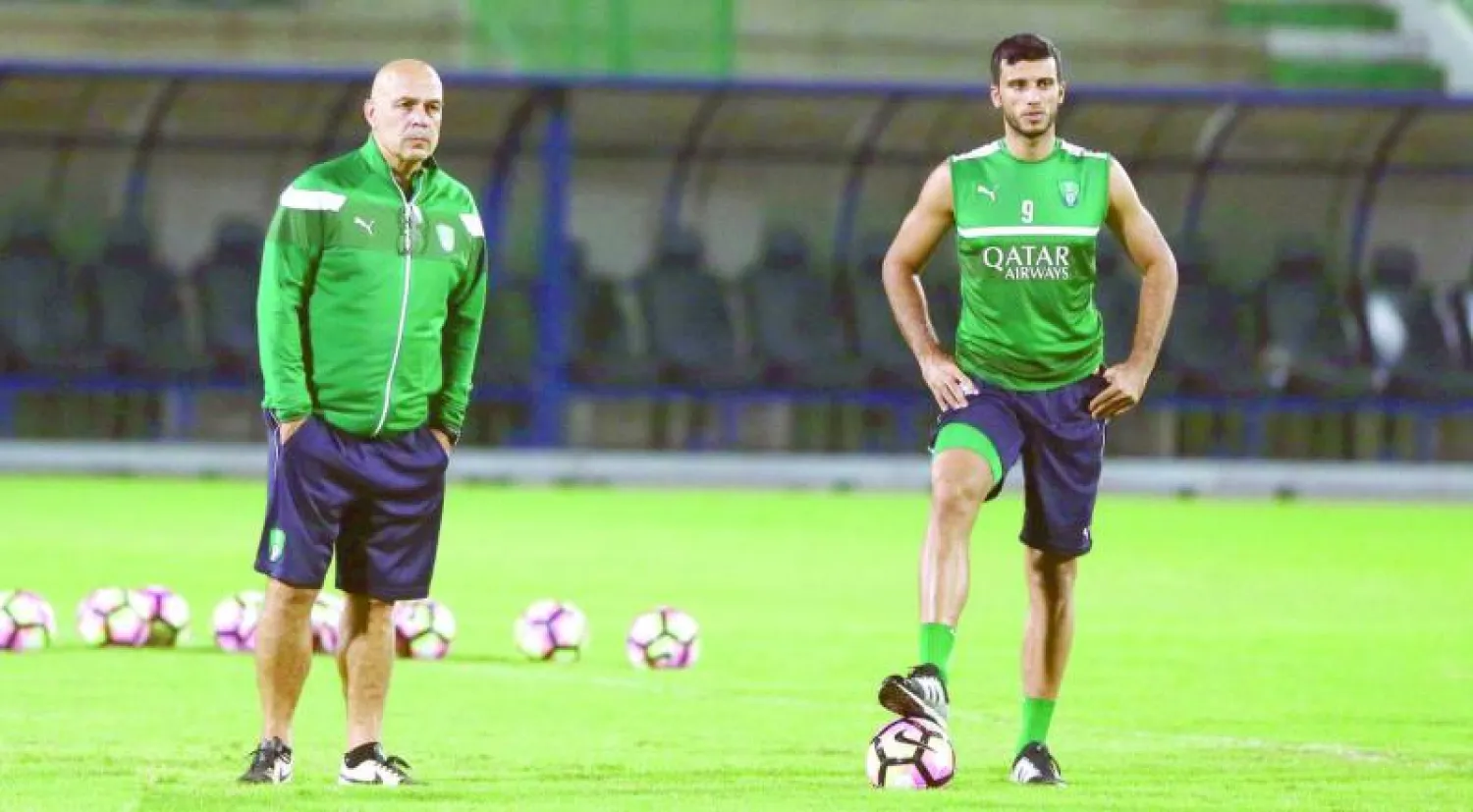 عمر السومة وغروس خلال تدريبات الفريق الأخيرة (تصوير: المركز الإعلامي بالنادي الأهلي)