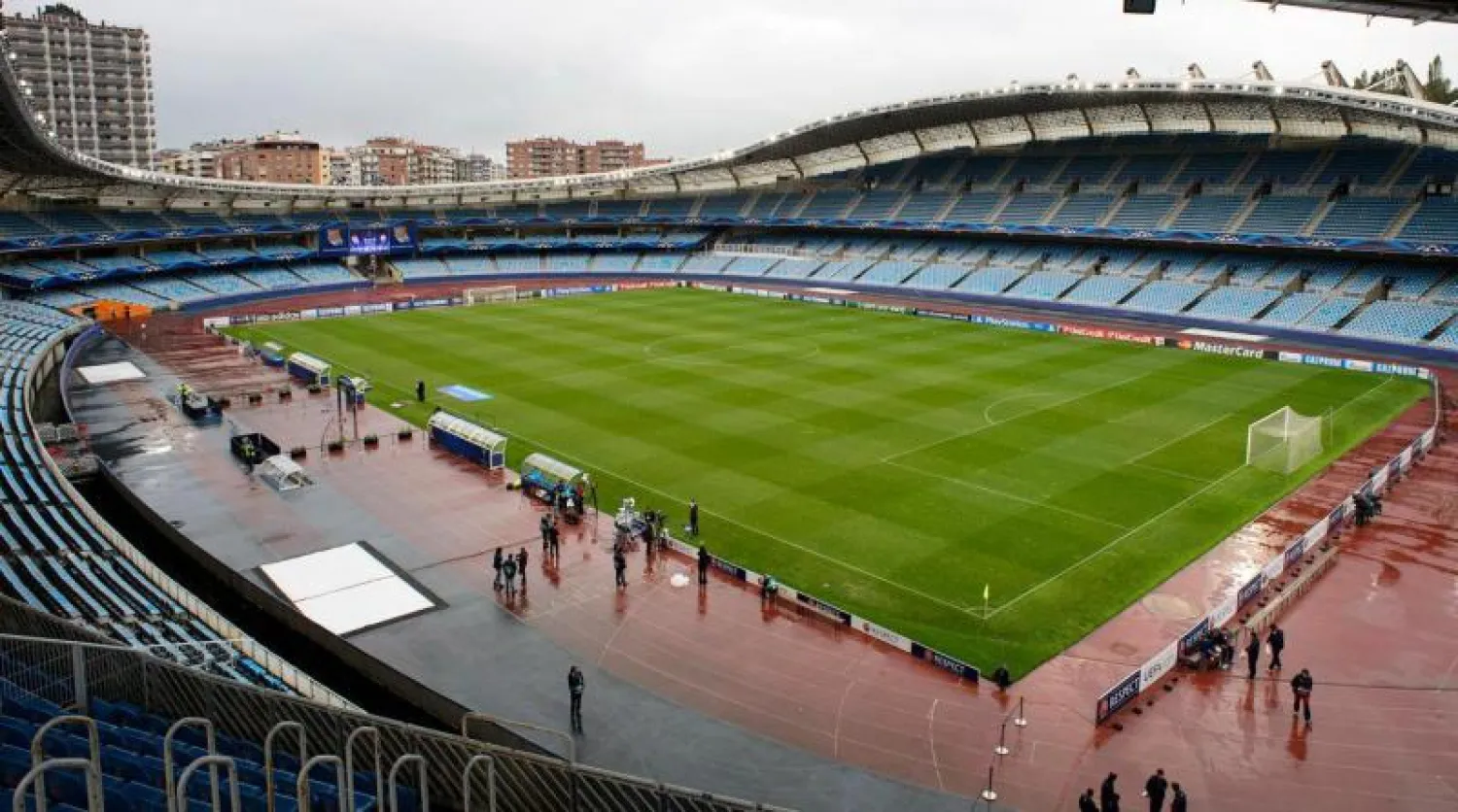 نادٍ إسباني يمنح وظيفة لمشرد كان ينام خارج ملعبه