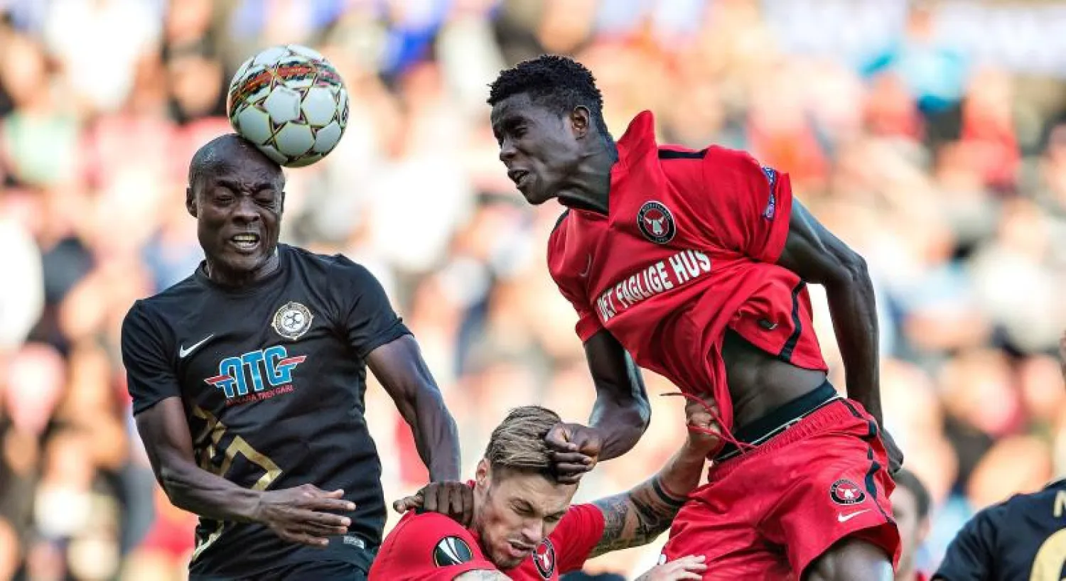 عاد اللاعبون إلى غرفة الملابس فاكتشفوا تعرضهم للسرقة