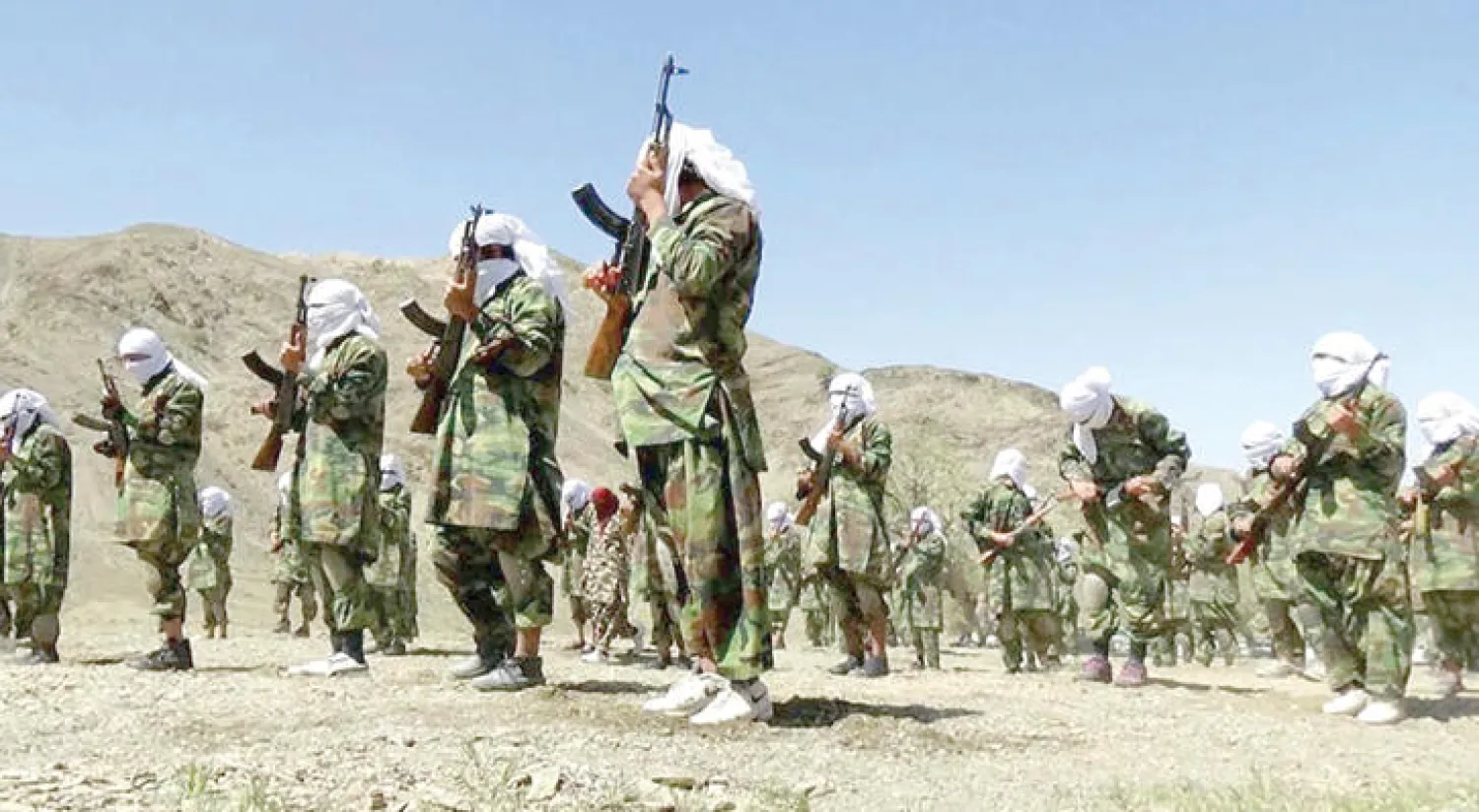 صور خاصة من طالبان توضح عناصر من طالبان خلال التدريبات الصباحية بين جبال أفغانستان