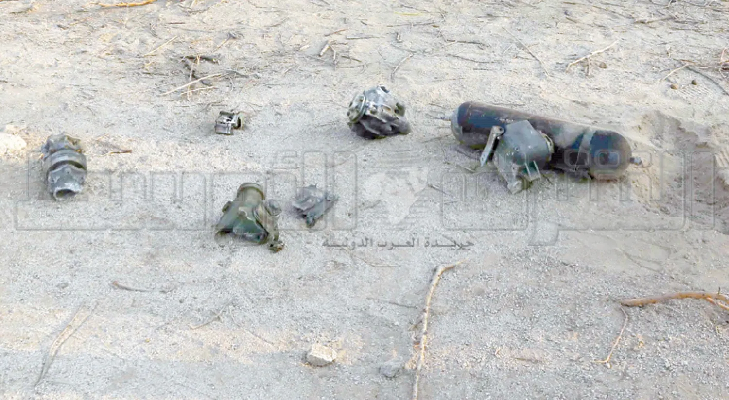 بقايا الصاروخ الباليستي الذي أطلقته ميليشيات الحوثي وصالح باتجاه منطقة مكة المكرمة ودمرته قوات الدفاع الجوي السعودية (تصوير: أحمد حشاد)