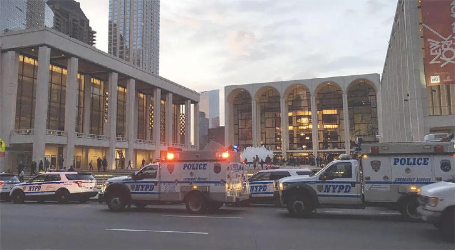 الشرطة أمام «أوبرا متروبوليتان» في نيويورك
