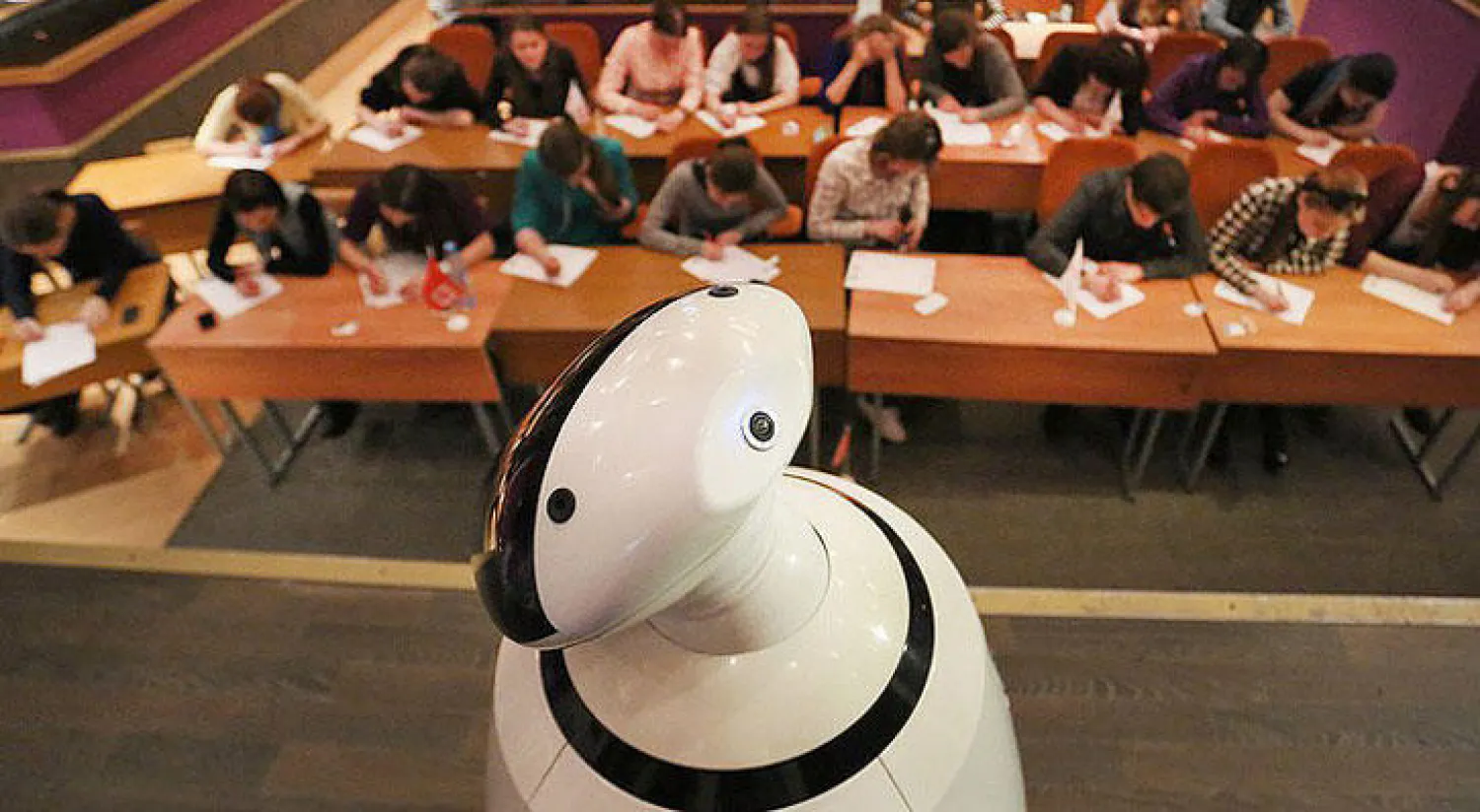 «روبوت قاضٍ» يساعد المعلم في روسيا