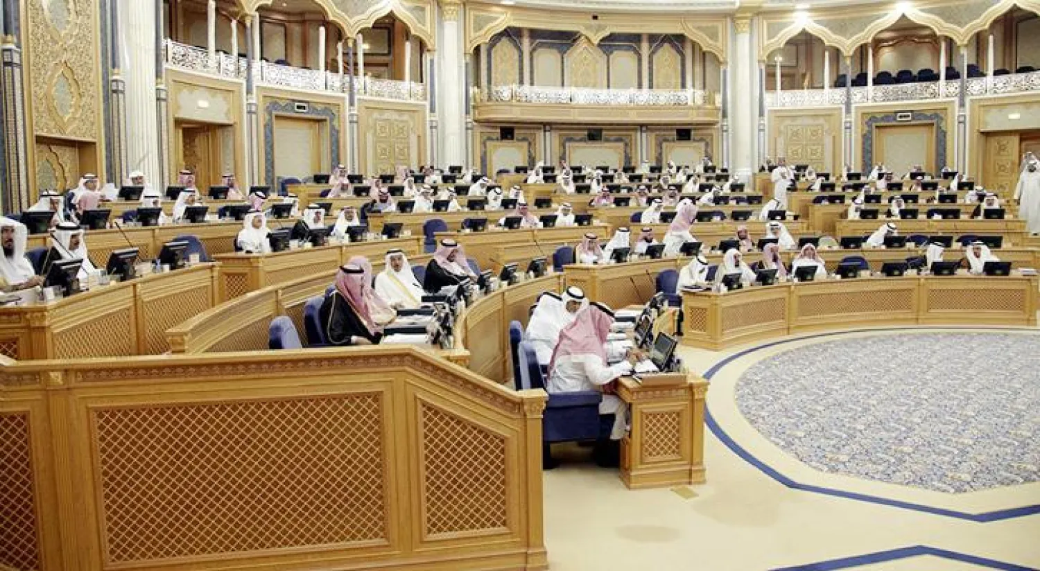 «الشورى» السعودي يطالب بدراسة ظاهرة العنف الأسري