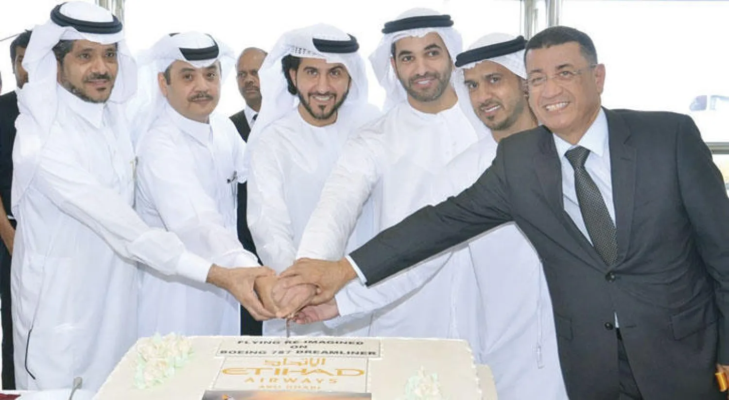 طائرة الاتحاد للطيران {بوينغ 787 دريملاينر} تصل إلى الرياض