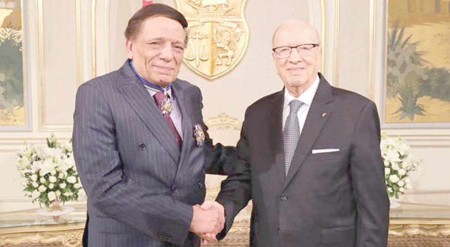 الرئيس التونسي الباجي قايد السبسي أثناء استقباله الفنان عادل إمام