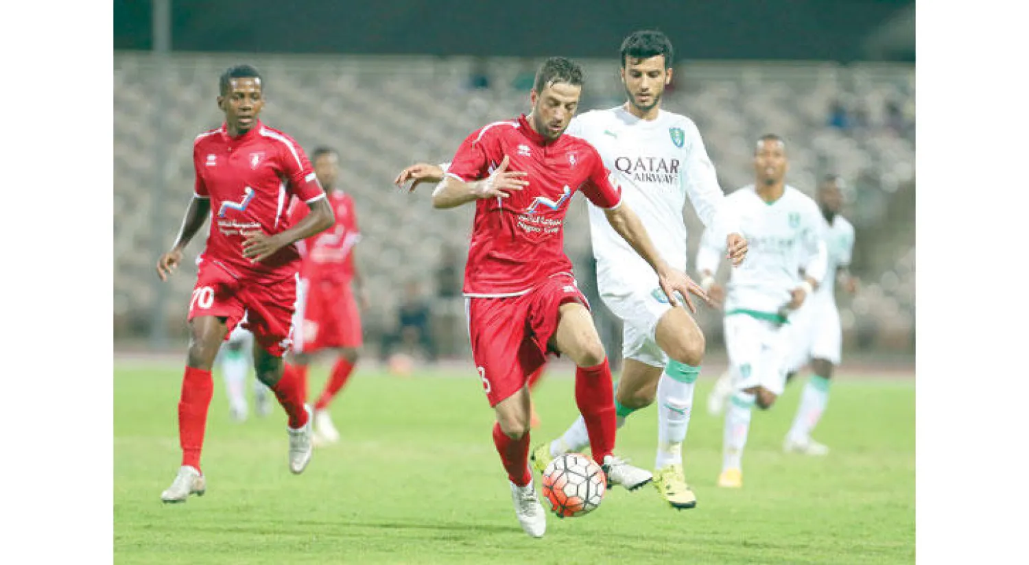 من مباراة سابقة بين الأهلي والوحدة («الشرق الأوسط»)