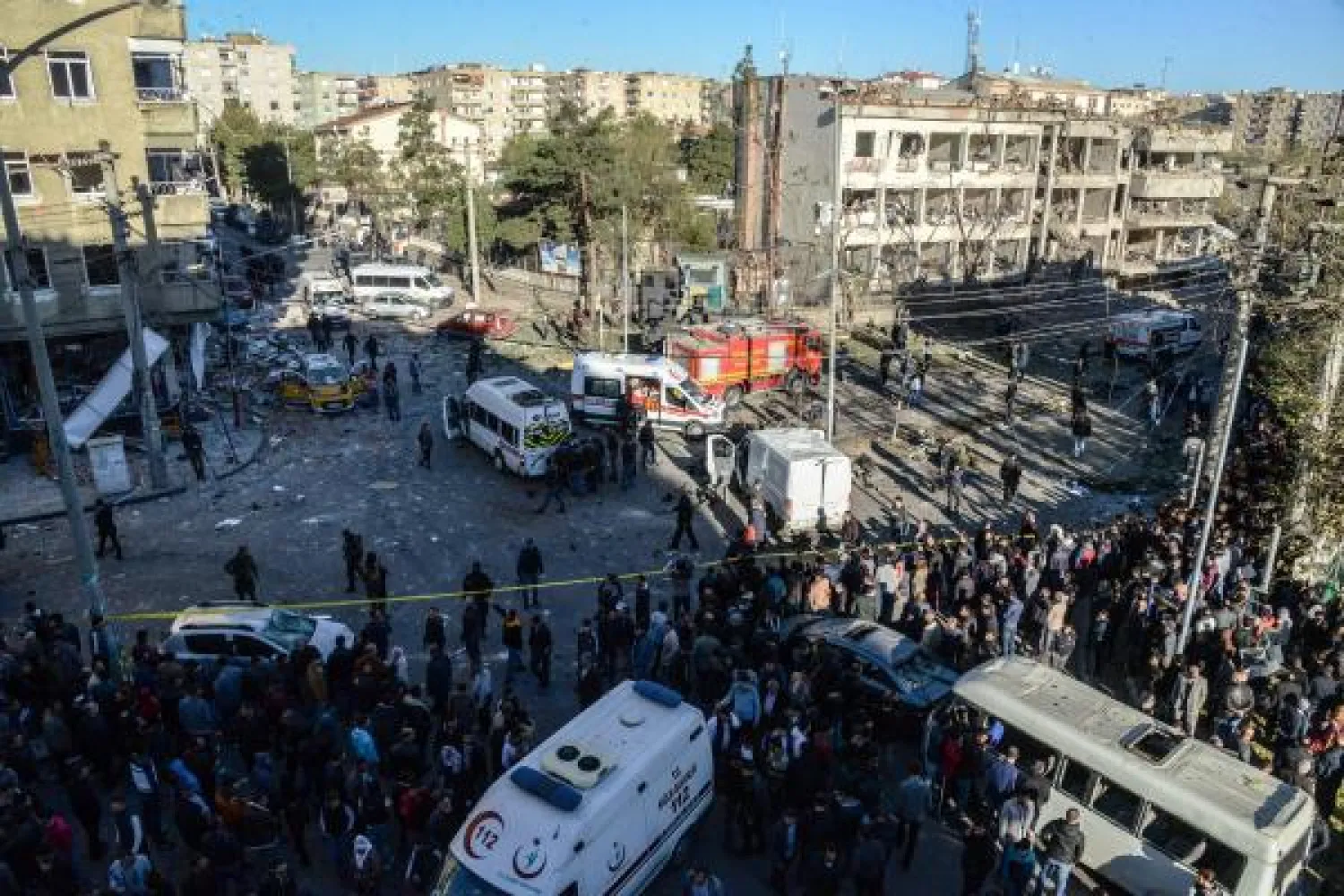 مقتل 8 أشخاص وجرح العشرات في هجوم ديار بكر