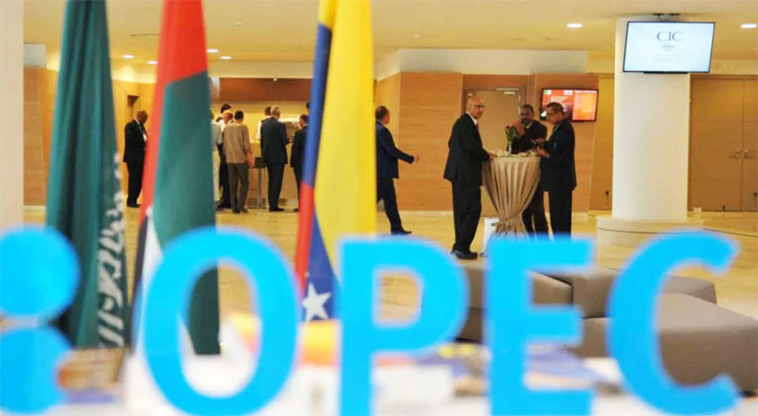 مصادر «أوبك»: السعودية لم تهدد بل حذرت من ارتفاع الإنتاج