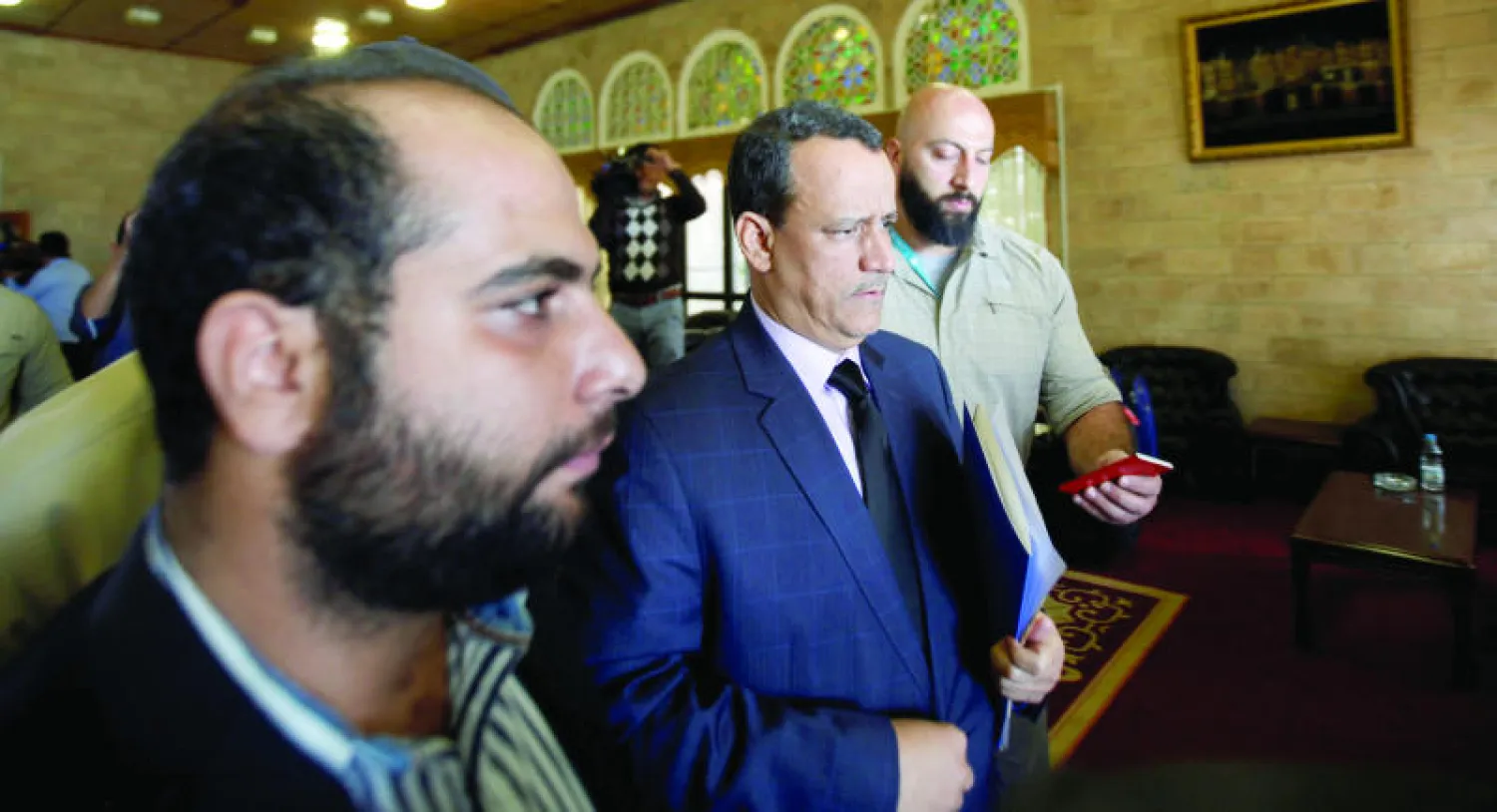 إسماعيل ولد الشيخ لدى زيارته صنعاء الشهر الماضي (رويترز)