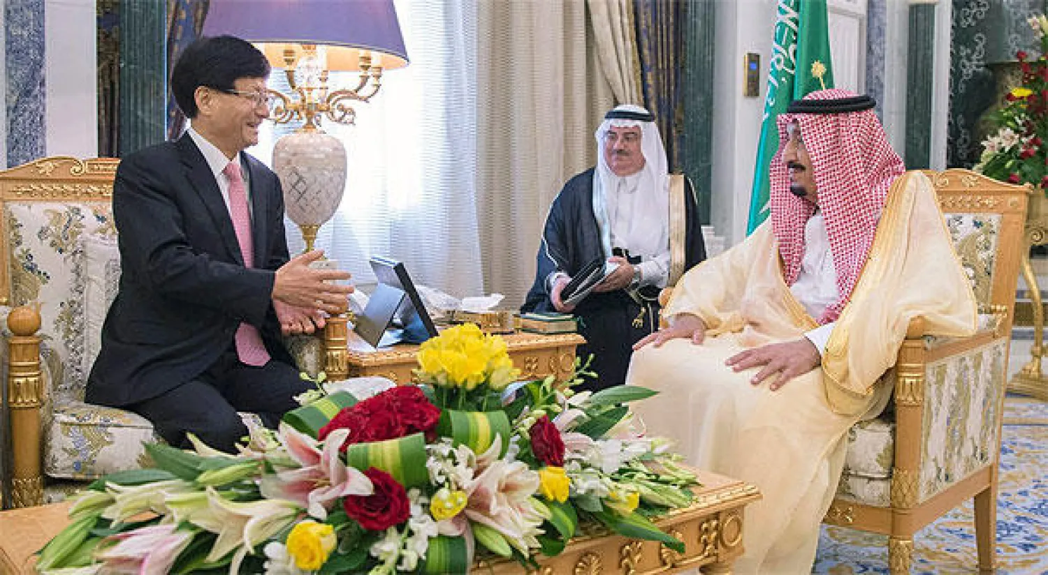 خادم الحرمين الشريفين يستقبل المبعوث الخاص للرئيس الصيني