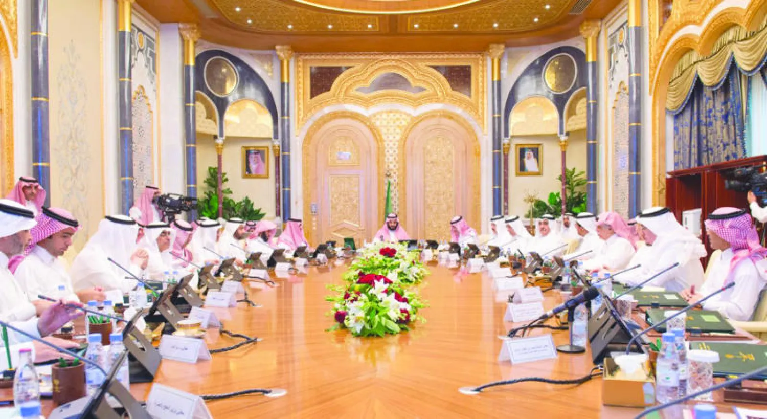الأمير محمد بن سلمان ولي ولي العهد لدى ترؤسه اجتماع مجلس الشؤون الاقتصادية والتنمية في الرياض أمس (واس)