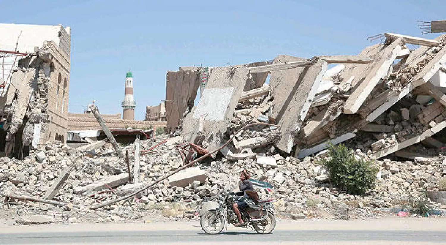 هجرة السفارات من صنعاء بدأت  و«الصومالية» الأولى إلى عدن