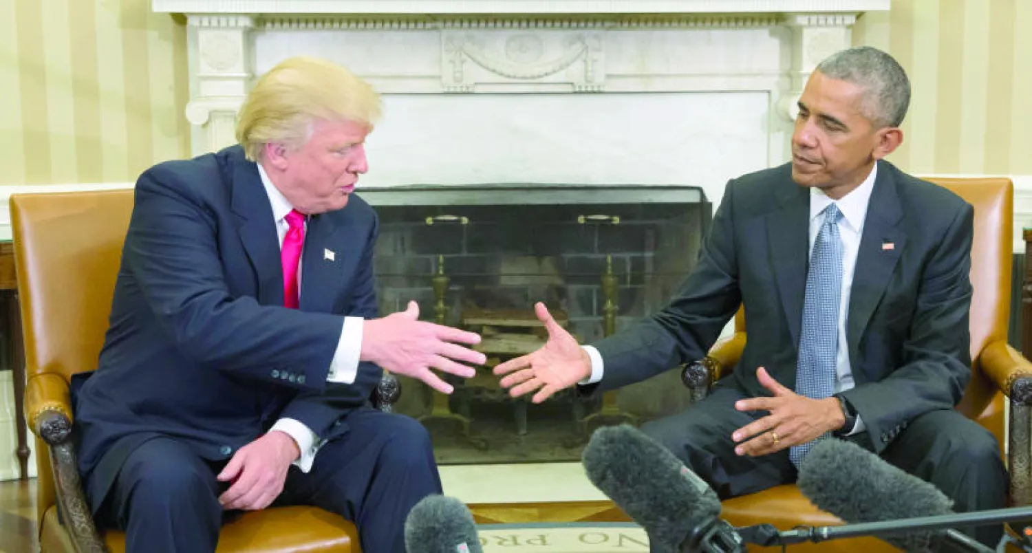 الرئيس باراك أوباما يصافح الرئيس المنتخب دونالد ترامب (إ.ب.أ)