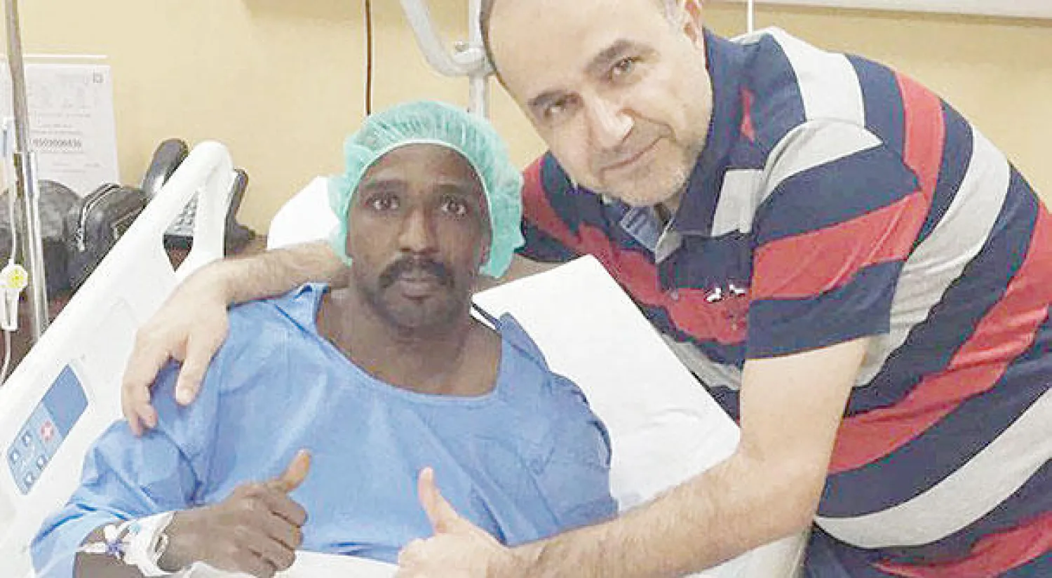 عيد على السرير الأبيض بعد إجرائه العملية  (المركز الإعلامي لنادي النصر)