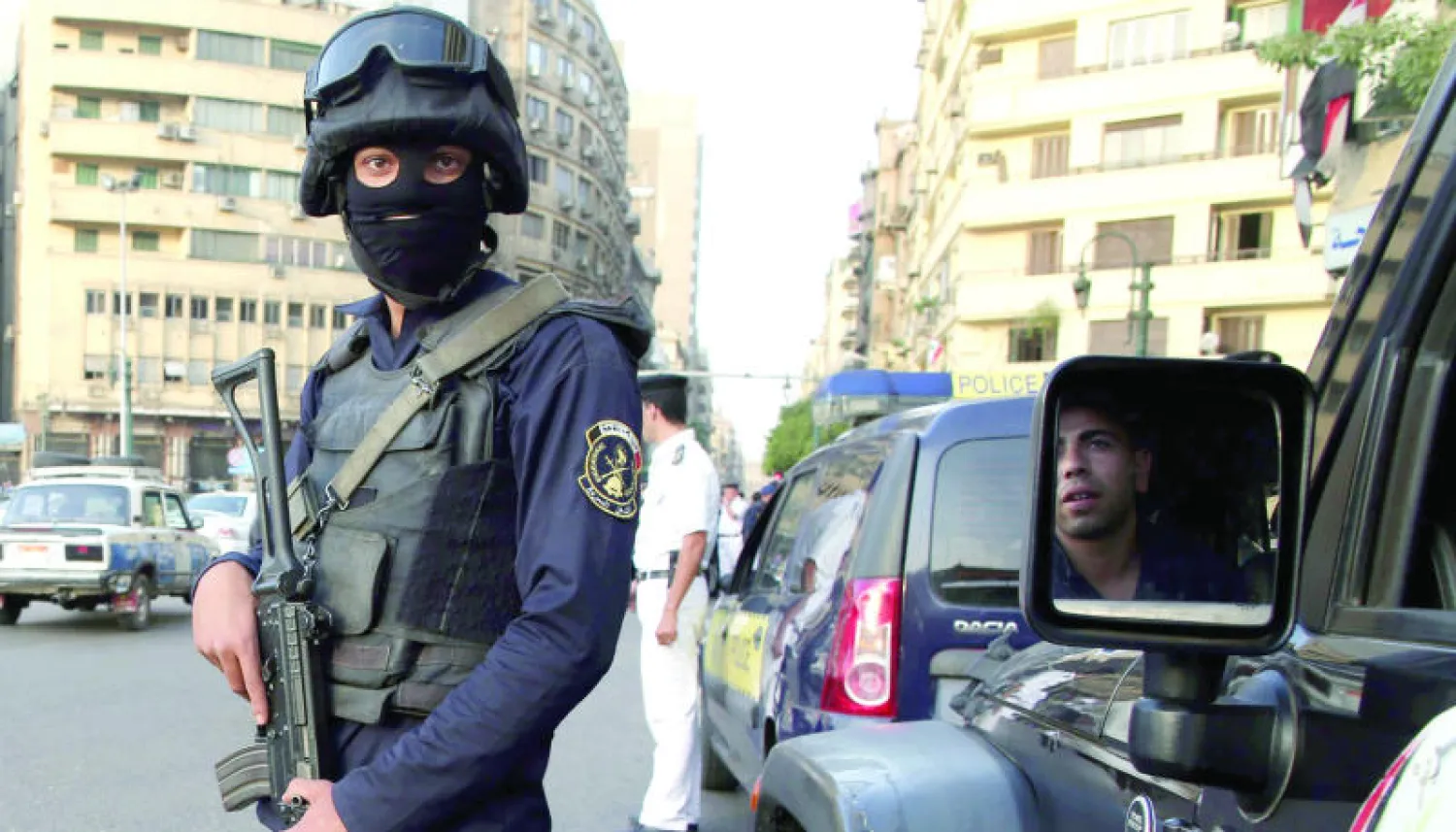 ميدان التحرير في القاهرة بلا متظاهرين وسط انتشار أمني أمس (إ.ب.أ)