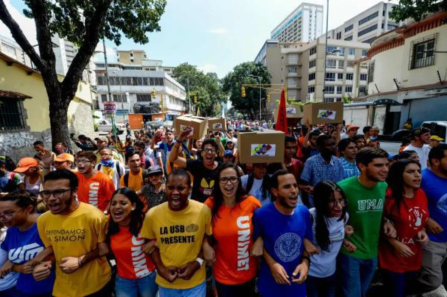 اجتماع بين الحكومة الفنزويلية والمعارضة اليمينية برعاية الفاتيكان