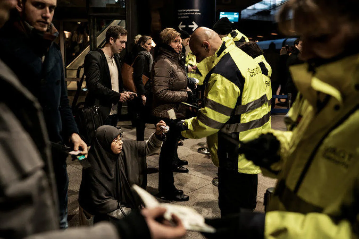 السويد تمدد أجل عمليات التفتيش الحدودية للحد من تدفق المهاجرين