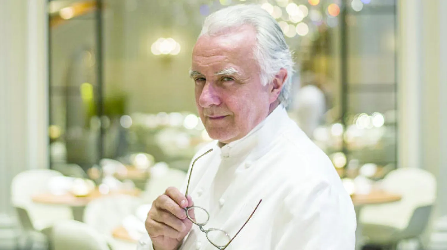 الطاهي الفرنسي ألان دوكاس ذو النجمات الثلاث في دليل ميشلان