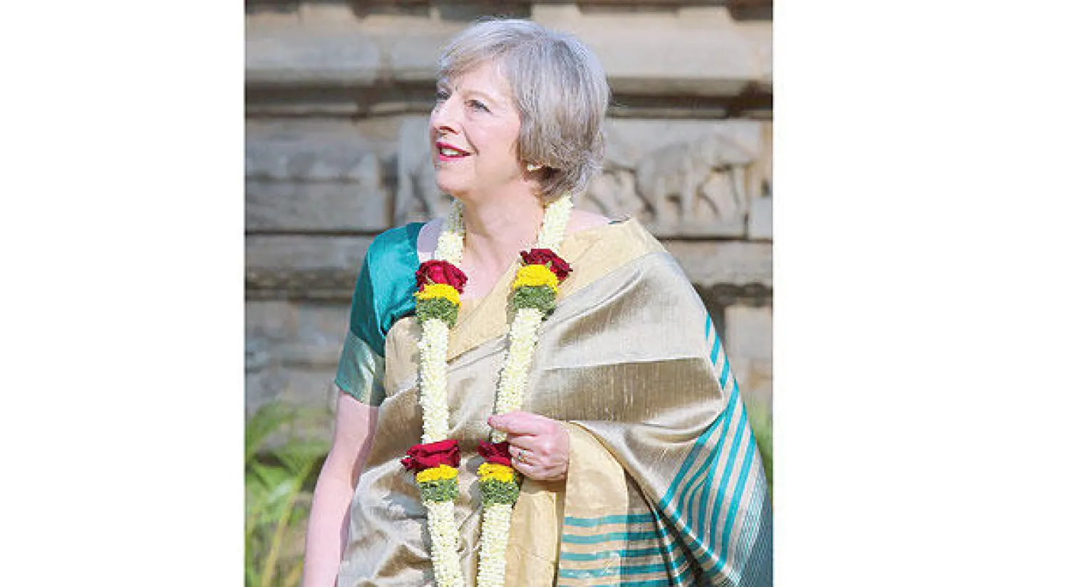 رئيسة وزراء بريطانيا تيريزا ماي خلال زيارتها الهند (إ.ب.أ)