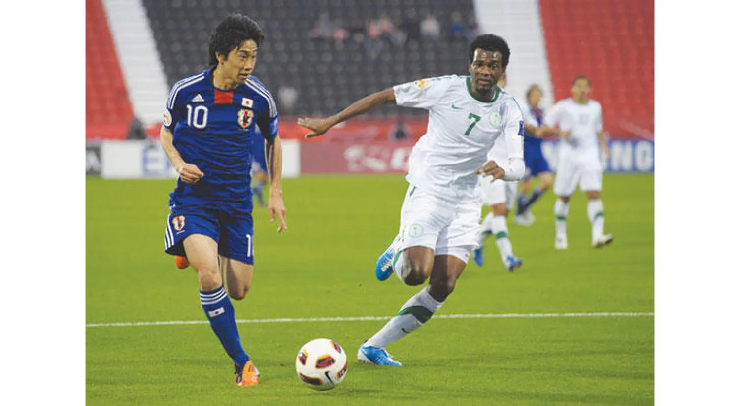 من مواجهة سابقة بين المنتخبين السعودي والياباني («الشرق الأوسط»)