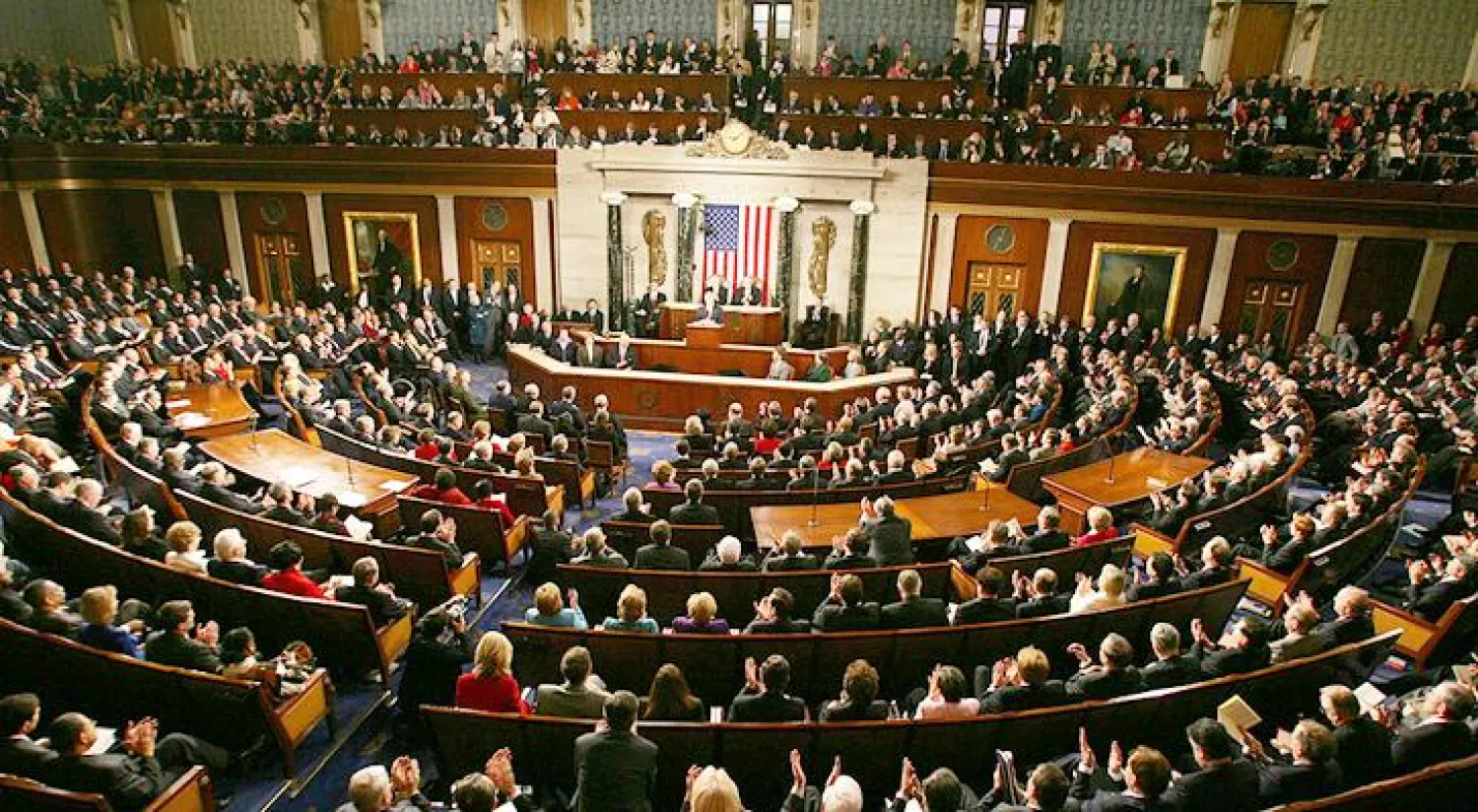 النواب الأميركي يقر مشروعي قانون تجديد العقوبات ضد إيران وجرائم الحرب بسوريا