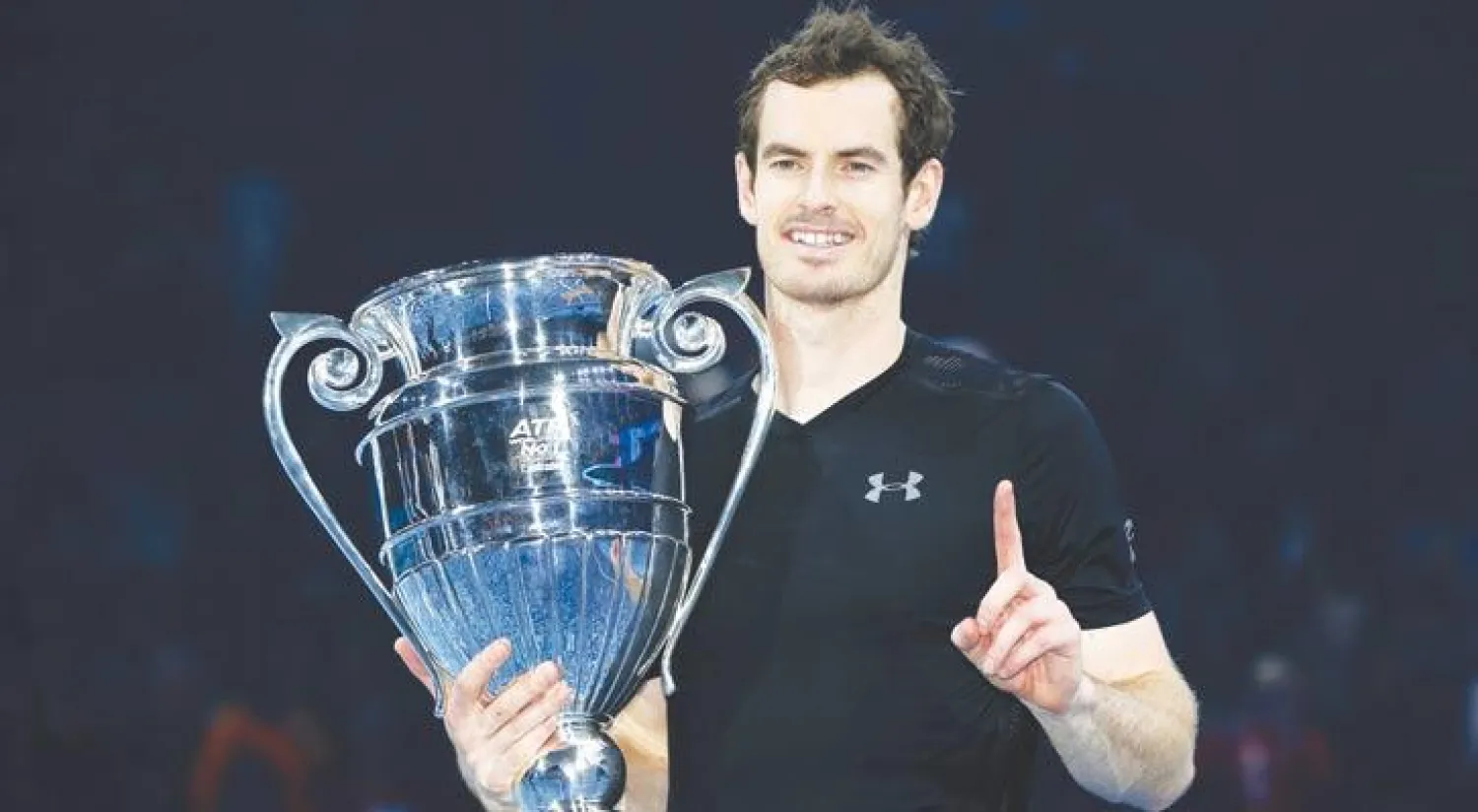 موراي يحتفل بكأس بطولة الماسترز وإنهاء العام في الصدارة (رويترز)