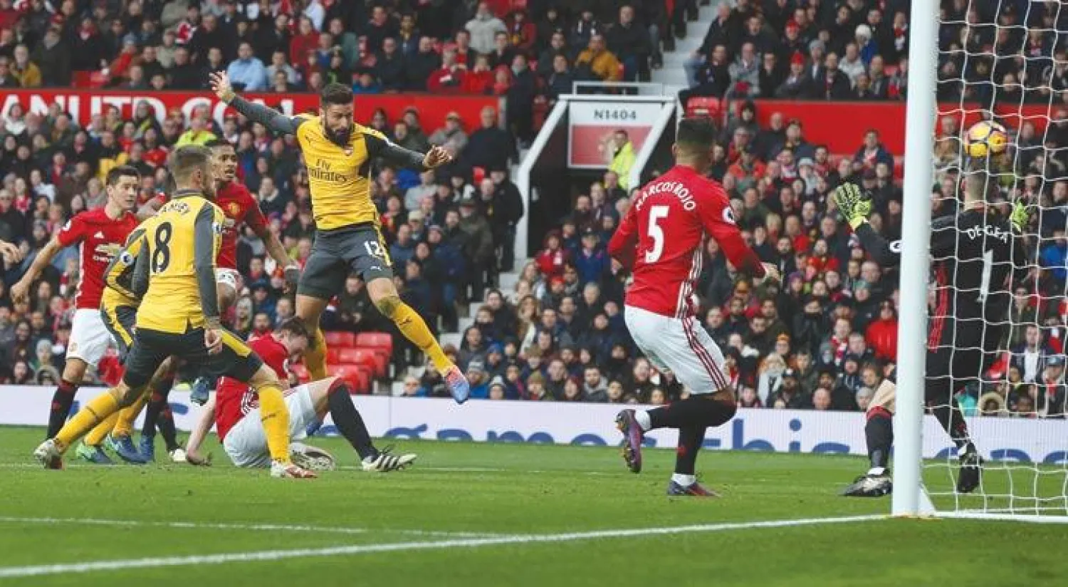هدف مهاجم آرسنال جيرو الذي صدم مورينيو (إ.ب.أ)