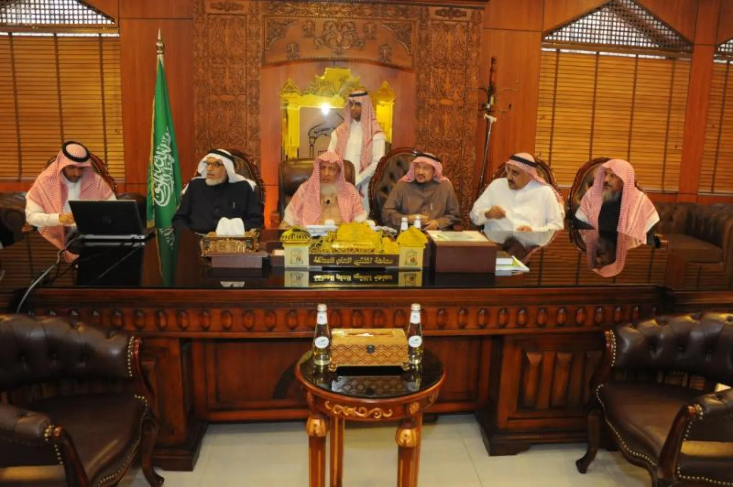 مفتي السعودية يحذر من الأكاذيب التي يروج لها أعداء الإسلام عبر شبكات التواصل الاجتماعي