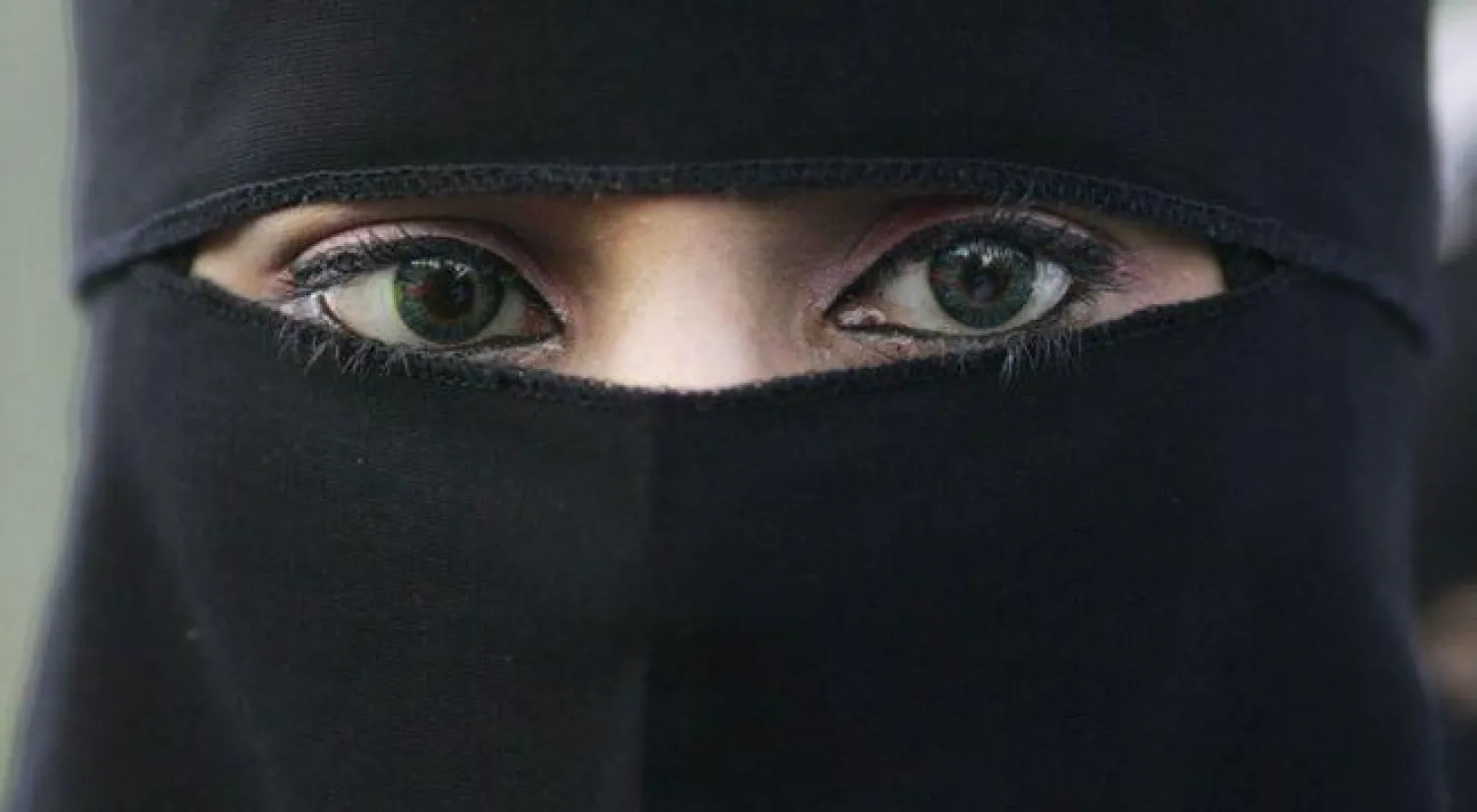 النواب الهولنديون يوافقون على حظر جزئي للنقاب في الأماكن العامة