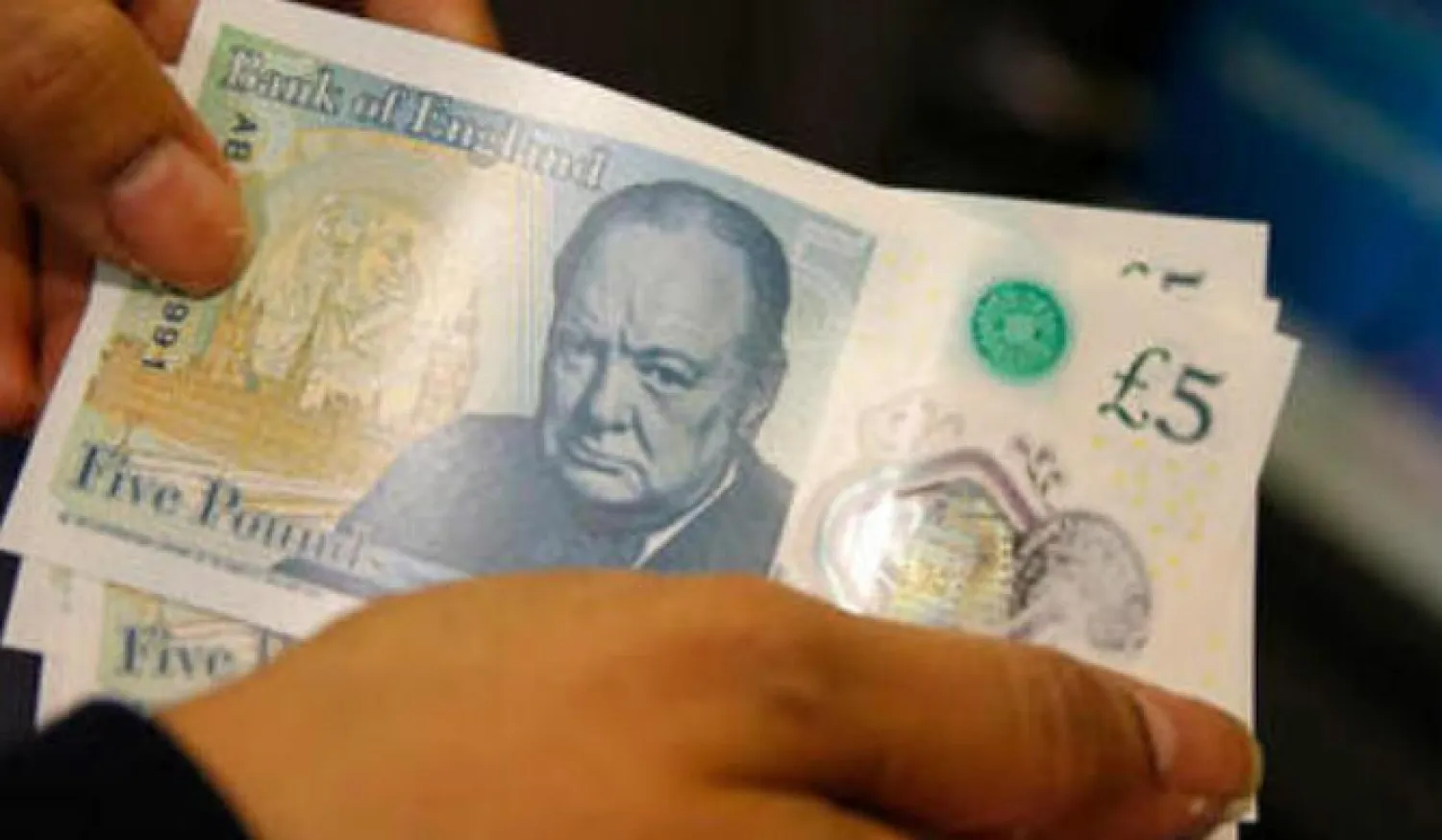 آلاف النباتيين في بريطانيا يعترضون على ورقة نقدية جديدة