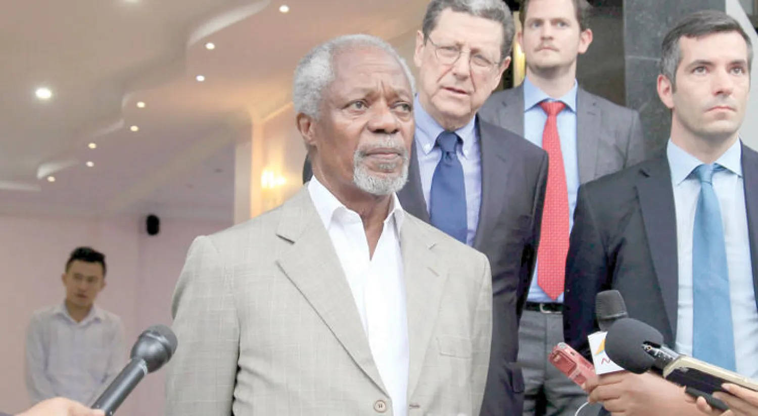 الأمين العام السابق كوفي أنان يصل إلى بورما على رأس لجنة دولية (إ.ب.أ)