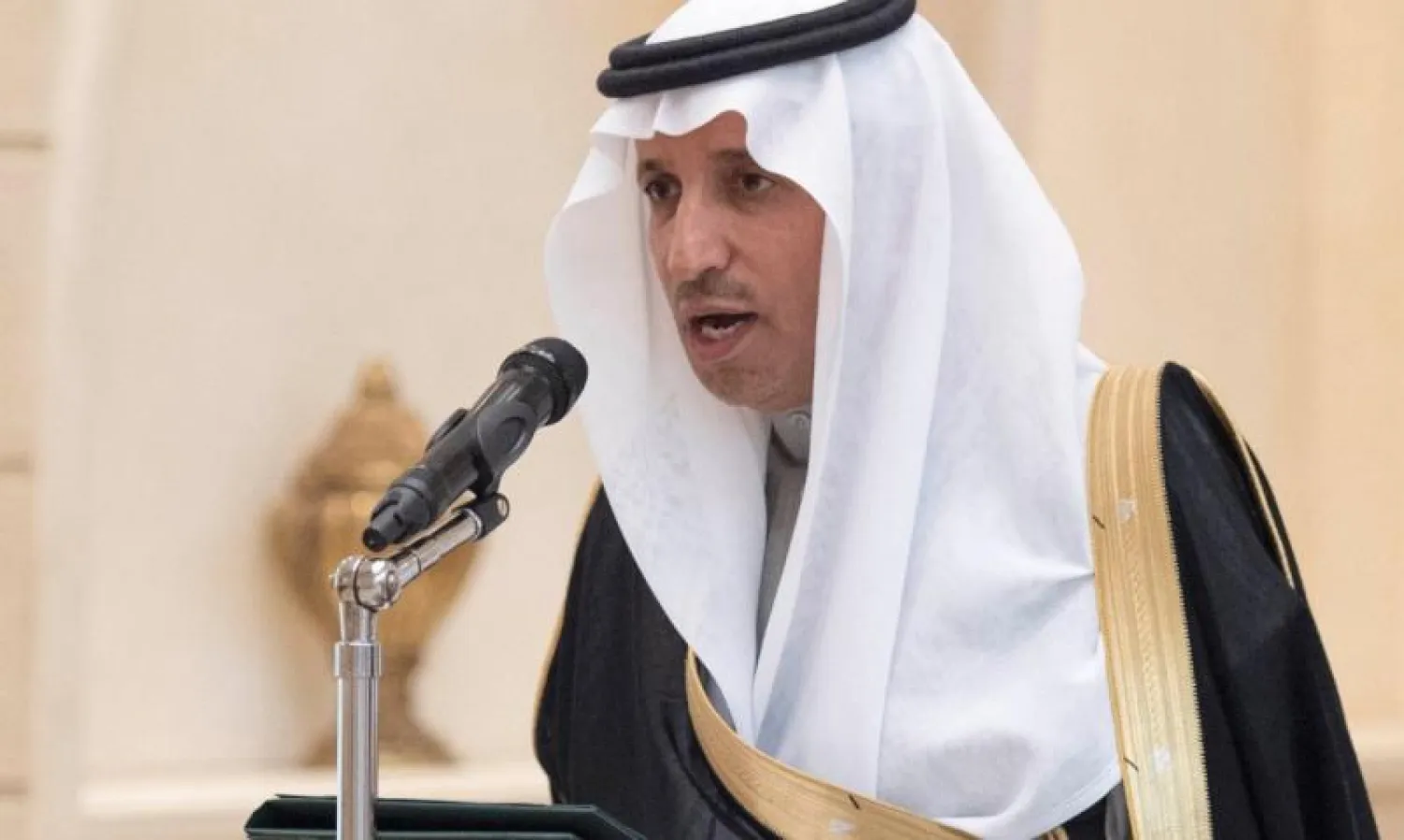 أمام خادم الحرمين الشريفين.. وزير العمل والتنمية الاجتماعية يتشرف بأداء القسم