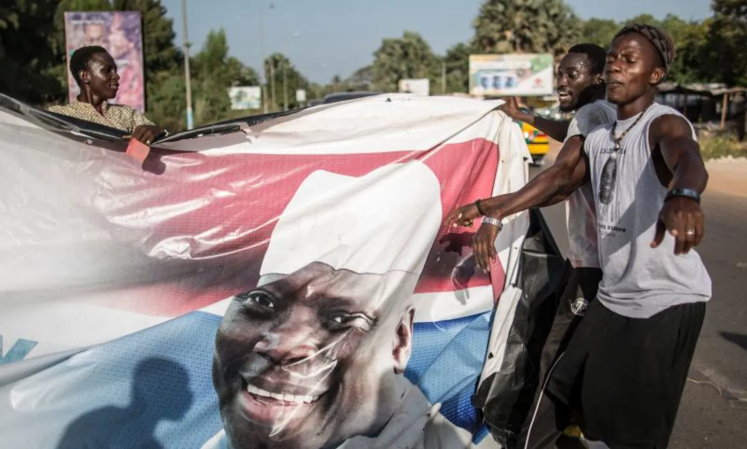 جامع يقر بهزيمته أمام بارو بالانتخابات الرئاسية في غامبيا