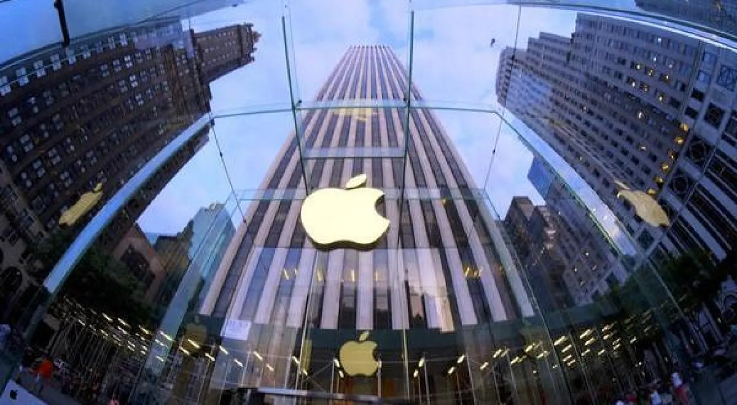 «أبل» تلمِّح إلى سعيها لتطوير سيارات ذاتية القيادة