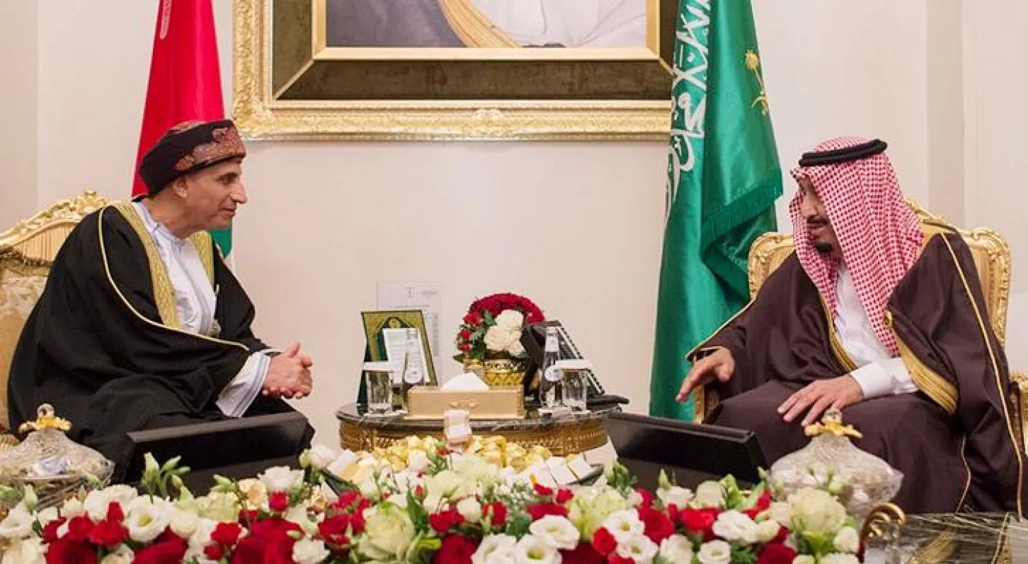 خادم الحرمين يستقبل نائب رئيس الوزراء لشؤون مجلس الوزراء العماني