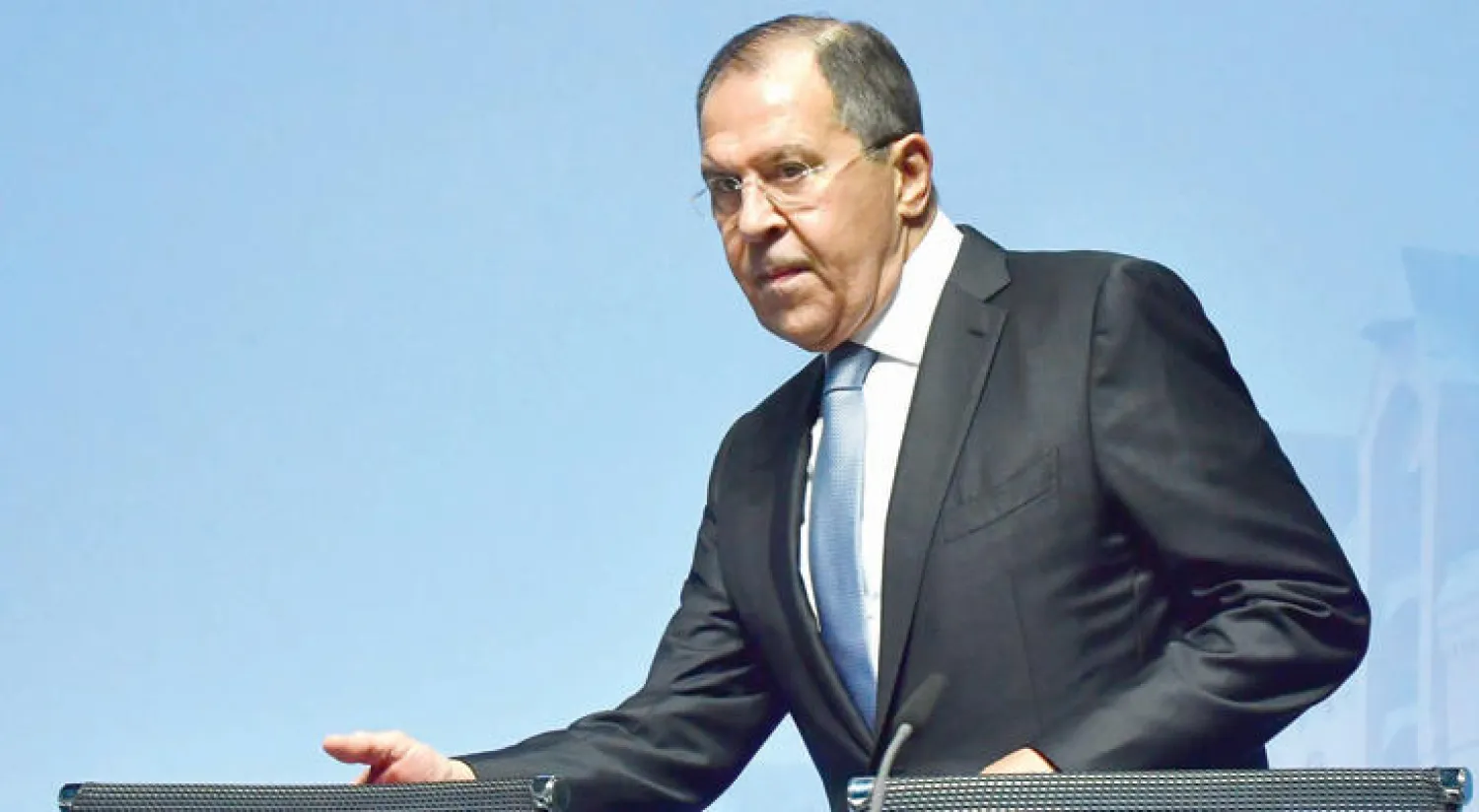 لافروف لدى وصوله الى مؤتمر صحافي في هامبورغ (أ.ف.ب)