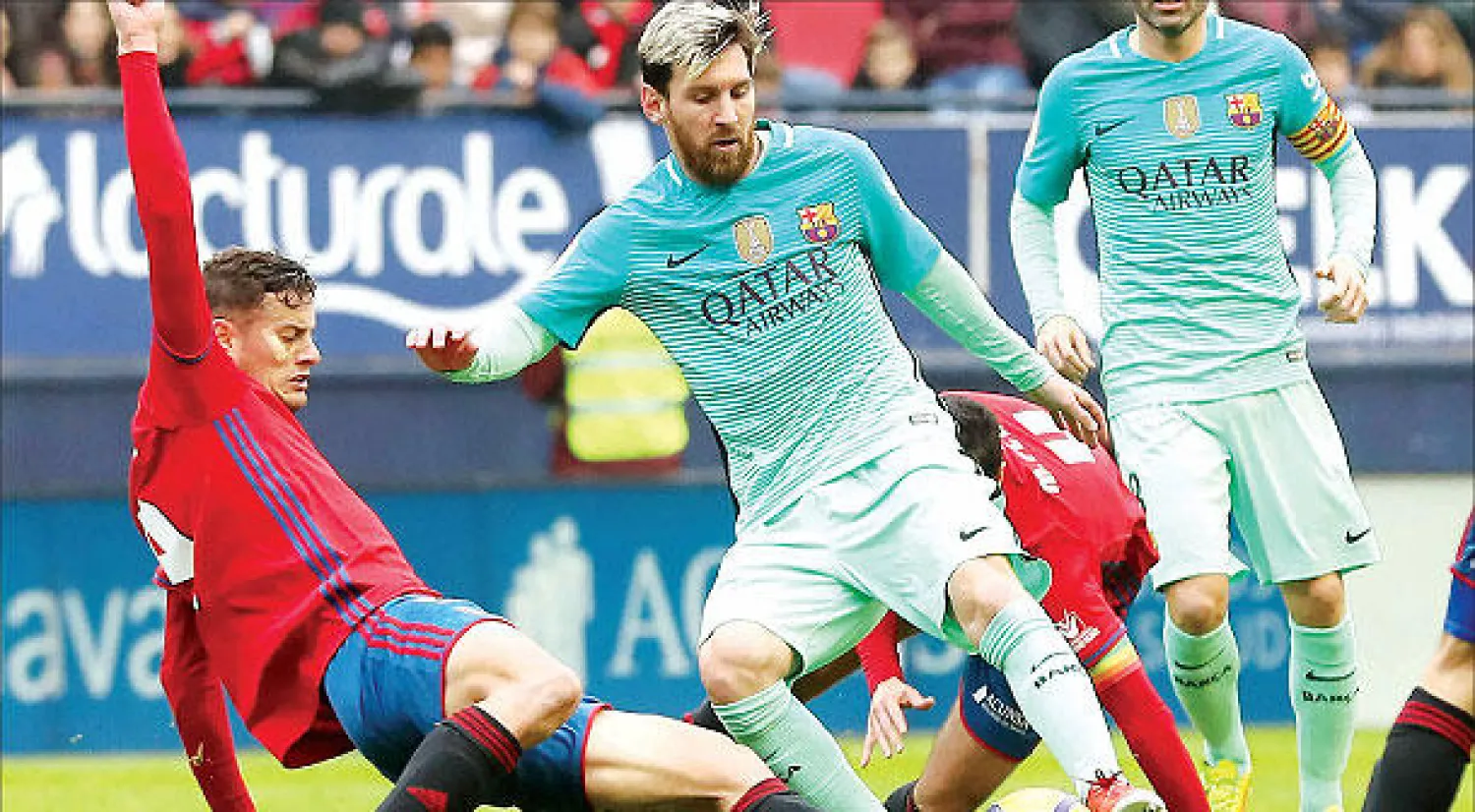 ليو ميسي في آخر لقاء ضد فريق أوساسونا أمس (أ.ف.ب)