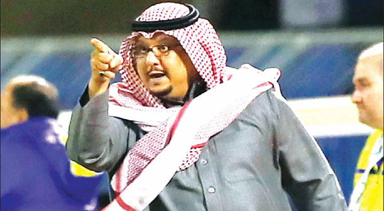 الأمير فيصل بن تركي عبر عن سخطه تجاه الأخطاء التحكيمية أمام الشباب (تصوير: علي العريفي)