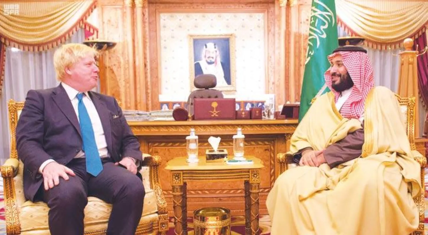 الأمير محمد بن سلمان ولي ولي العهد السعودي خلال لقائه وزير الخارجية البريطاني (واس)
