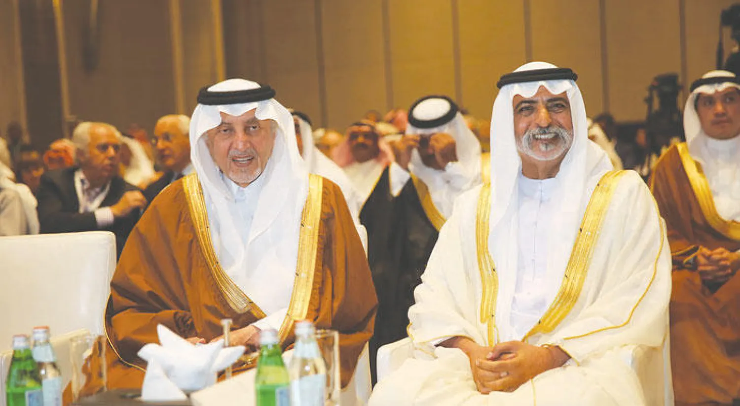 الأمير خالد الفيصل ووزير الثقافة الإماراتي الشيخ نهيان بن مبارك ({الشرق الأوسط})