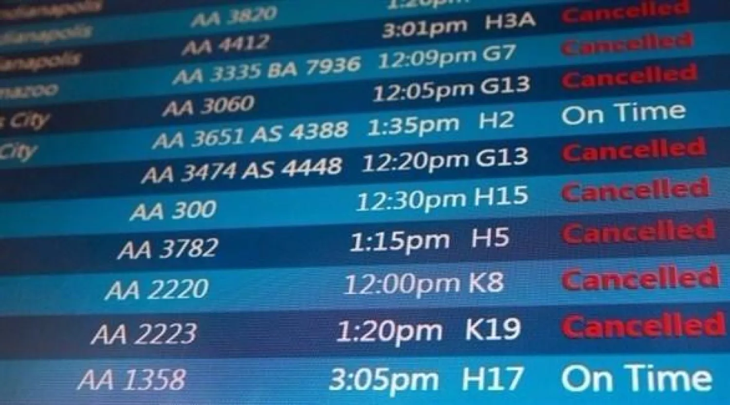 عاصفة ثلجية تلغي مئات الرحلات الجوية في شيكاغو