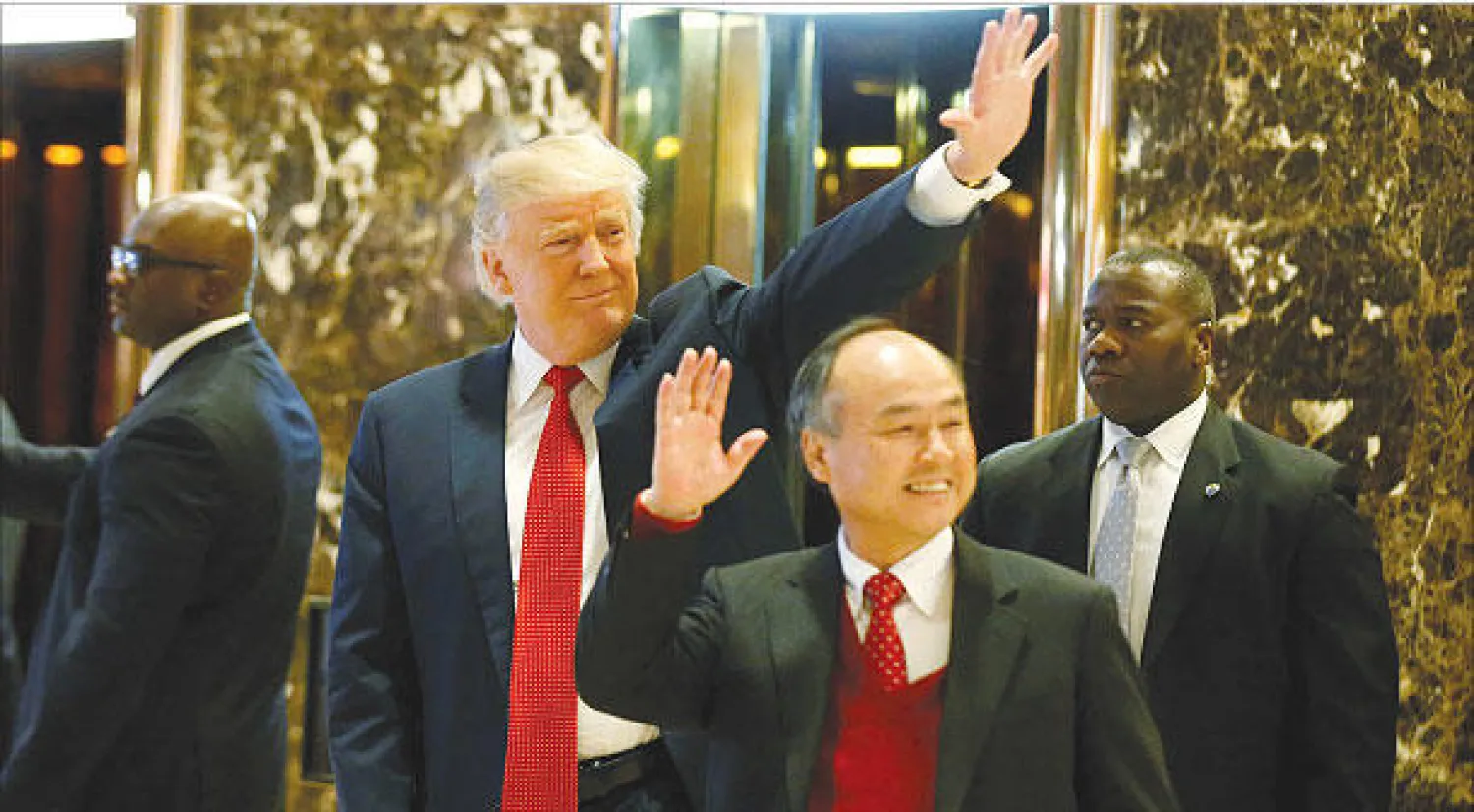 لقاء الرئيس الأميركي المنتخب دونالد ترامب بماسايوشي سون الرئيس التنفيذي لمجموعة «سوفت بنك» في برج ترامب