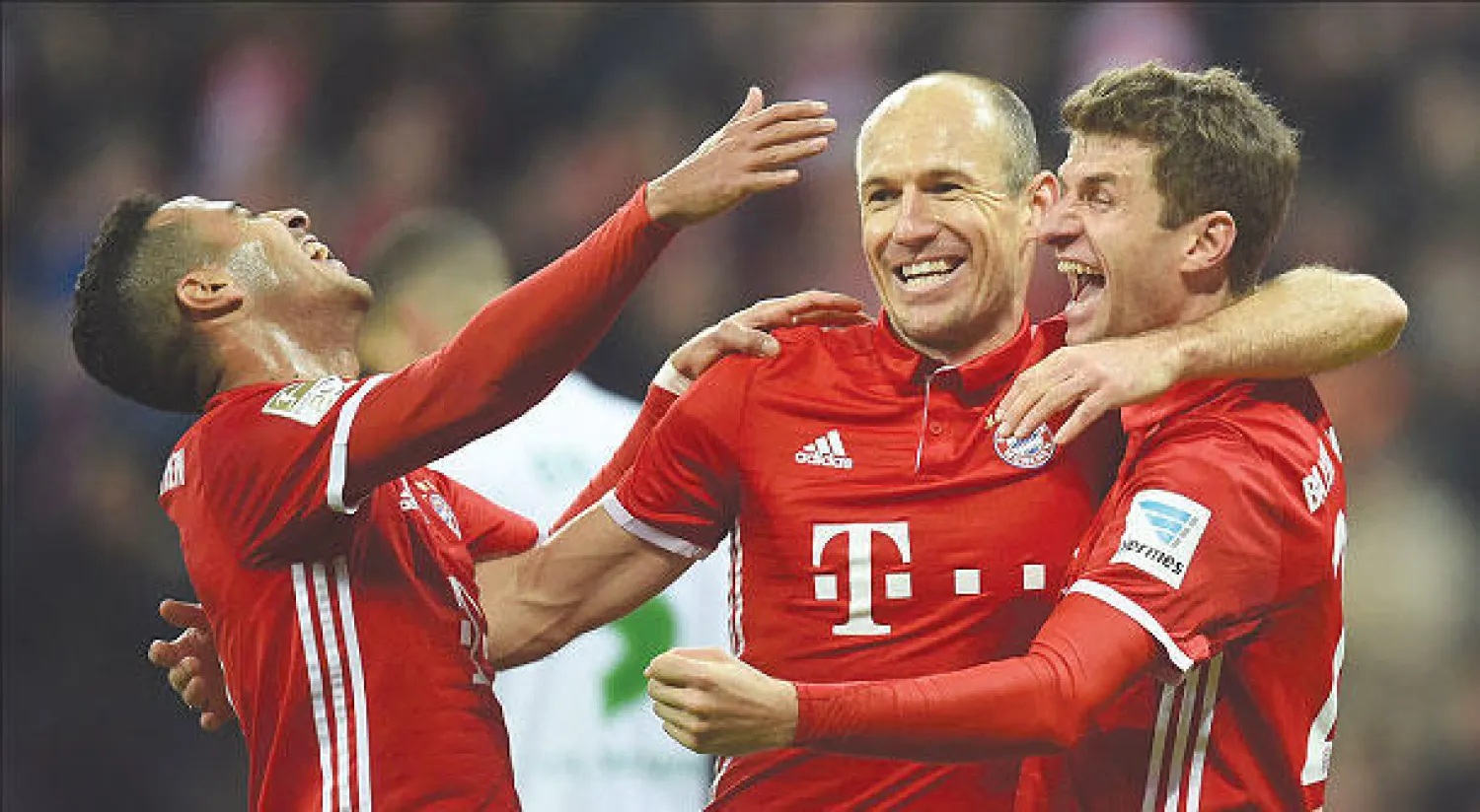 فرحة بايرن بالفوز الثمين على فولفسبورغ (أ.ف.ب)