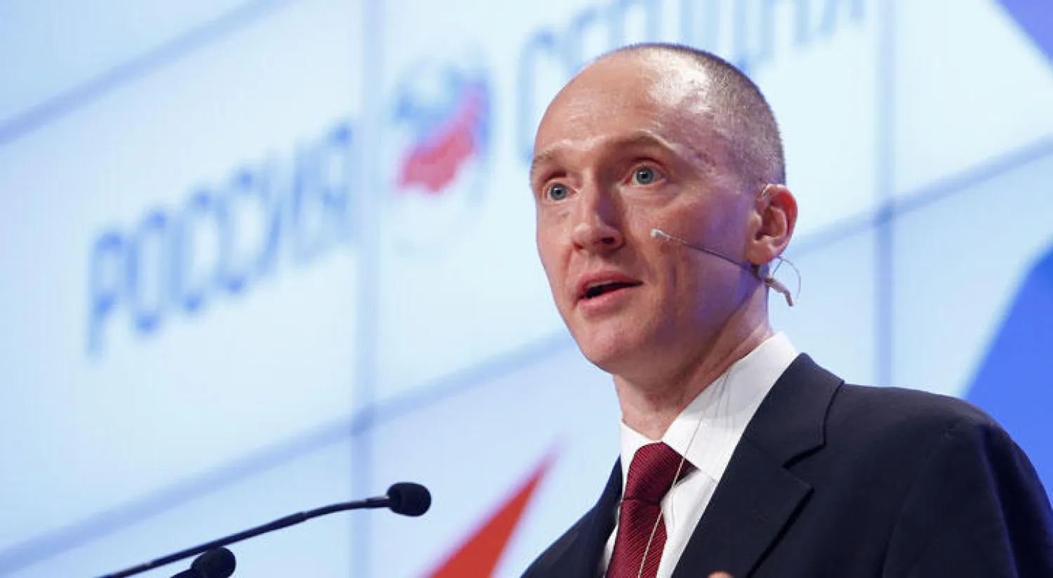 كارتر بيج مستشار سابق لدونالد ترامب لدى مشاركته في ندوة في موسكو أمس حول الأمن والاستثمار (رويترز)